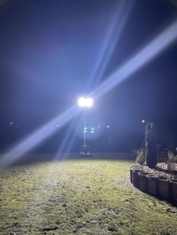 Torre de luz KOMPAK LT800-LED para iluminar 3.000 m² - Ademax España