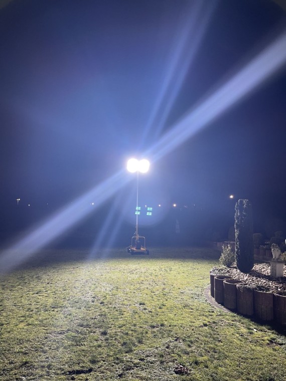 Torre de luz KOMPAK LT800-LED para iluminar 3.000 m² - Ademax España