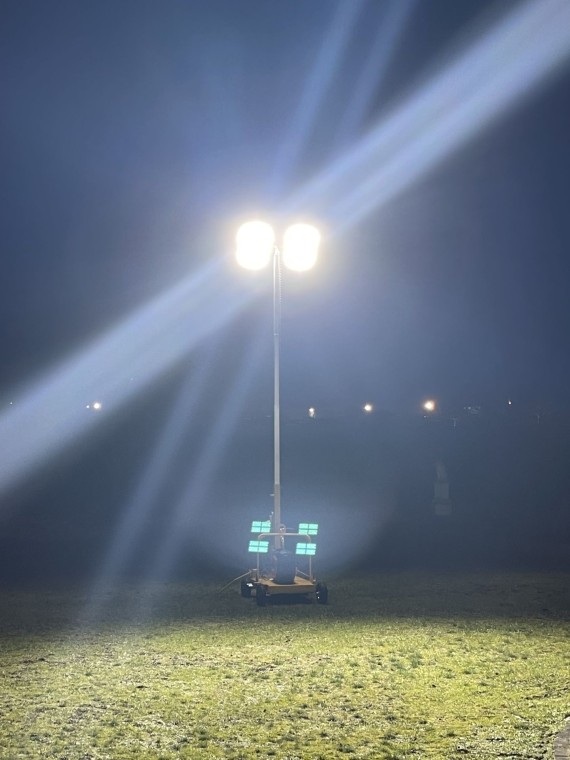 Torre de luz KOMPAK LT800-LED para iluminar 3.000 m² - Ademax España